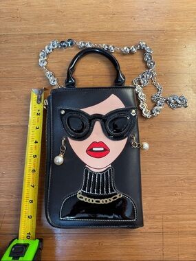 Stylish Black Novelty Crossbody Bag with Red Lip Accent